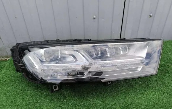 Audi Q7 4M Headlight/headlamp 4M0941036