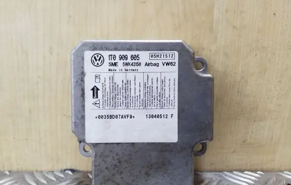 Volkswagen Touran I Airbag control unit/module 1T0909605 5WK43150