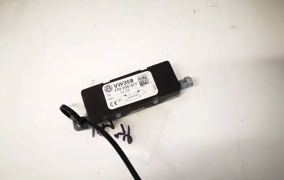 Volkswagen Touran I Antenna control unit 1T0035577