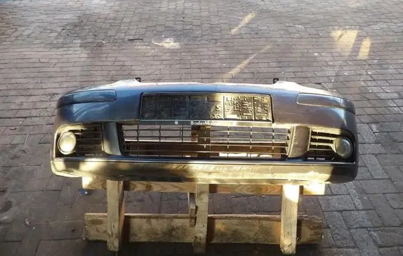 Volkswagen Golf V Front bumper 