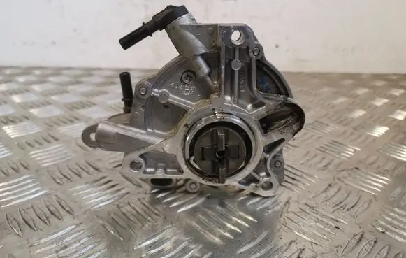 Ford Kuga II Vacuum pump 9673838180