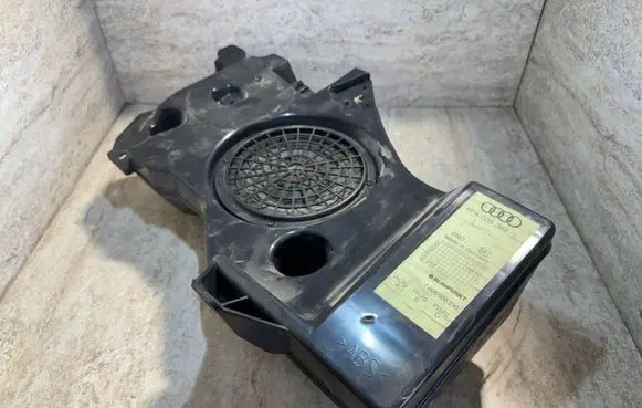 Audi A3 S3 8P Subwoofer speaker 8P4035382