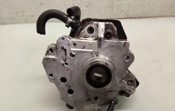 Volvo V70 Fuel injection high pressure pump 0445010043
