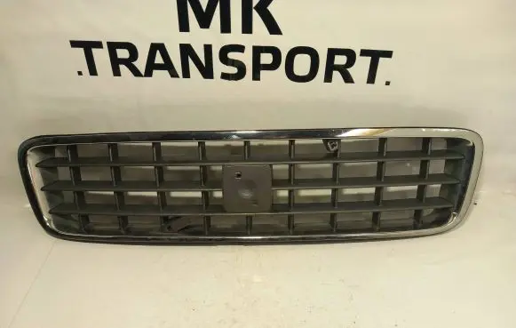 Volvo XC90 Front bumper upper radiator grill 30695512
