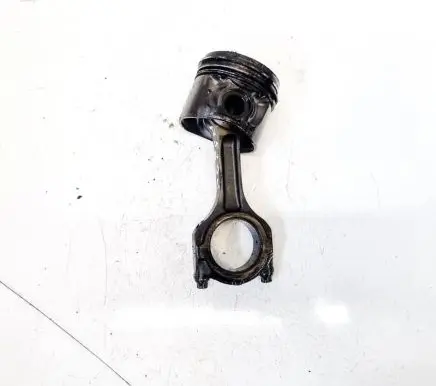 Ford Focus Piston with connecting rod