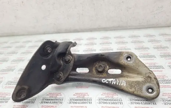 Skoda Octavia Mk2 (1Z) Fender mounting bracket 1Z0821141