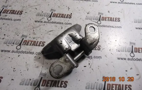 Toyota Avensis T250 Rear door upper hinge