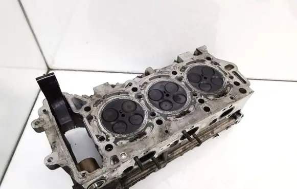 Mercedes-Benz E W211 Engine head R6420163601 05109001381