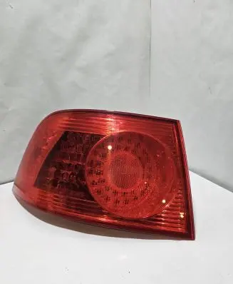Volkswagen Phaeton Rear/tail lights 333155L