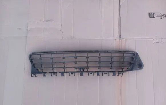 Opel Vectra C Front bumper lower grill 13100588