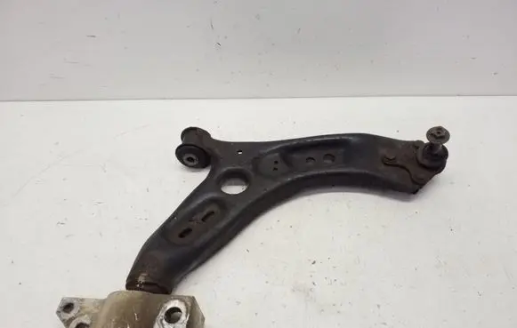 Volkswagen PASSAT B7 Front lower control arm/wishbone