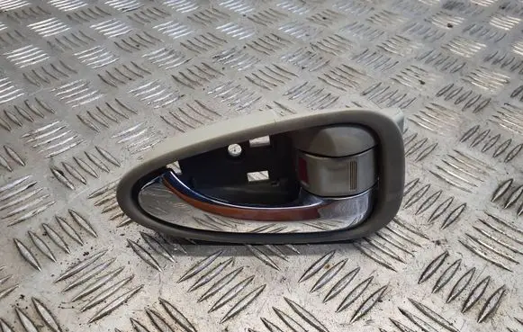 Toyota Avensis T270 Front door interior handle