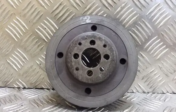 Volkswagen Golf IV Crankshaft pulley 038105243