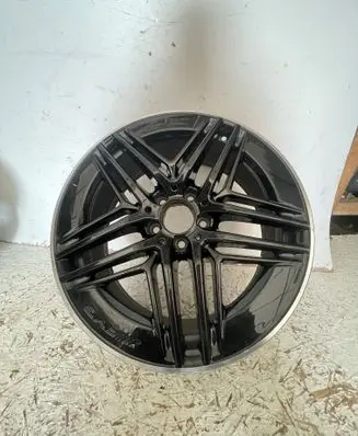 Mercedes-Benz V Class W447 R19 alloy rim A4474018000