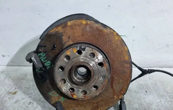 Skoda Octavia Mk2 (1Z) Front wheel hub spindle knuckle 1K05N