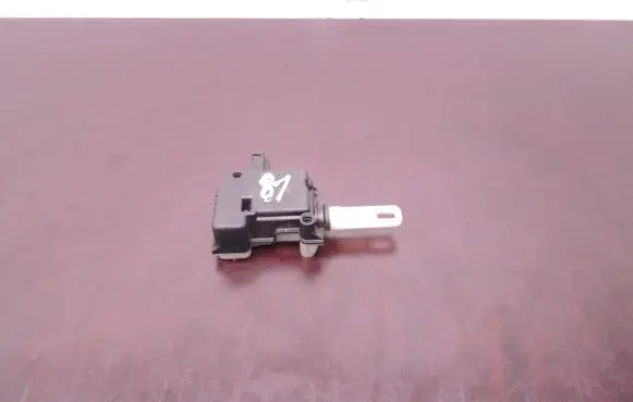 Volvo C70 Fuel tank cap lock motor 806624 D81