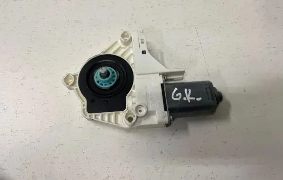 Seat Alhambra (Mk2) Rear door window regulator motor 8K0959802