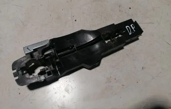 Nissan Juke I F15 Front door exterior handle/bracket 