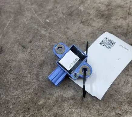 Volkswagen Golf V Airbag deployment crash/impact sensor 1K0955557A