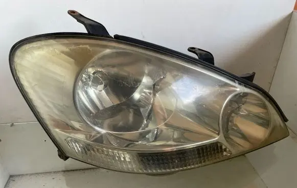 Toyota Avensis Verso Headlight/headlamp 