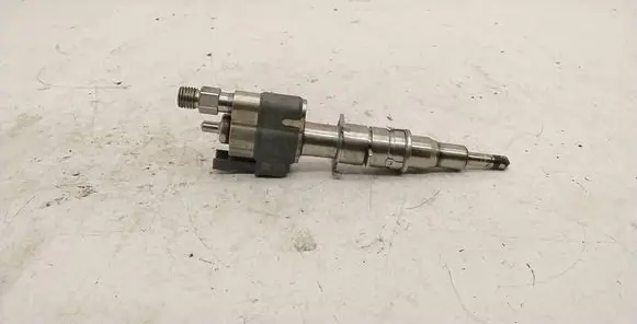 BMW 3 E90 E91 Fuel injector 7589048 10181010 13537589048-08