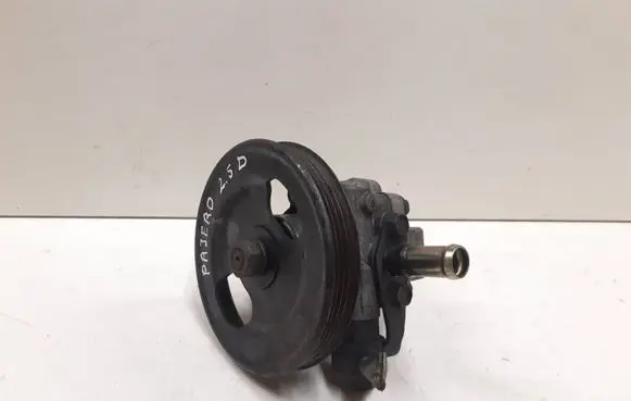 Mitsubishi Pajero Sport I Power steering pump MR448507