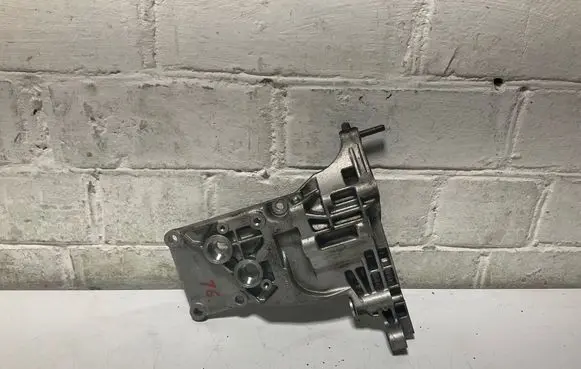 BMW 5 E60 E61 Generator/alternator bracket 7533837