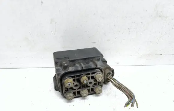 Mercedes-Benz S W221 Air suspension valve block A2513200058
