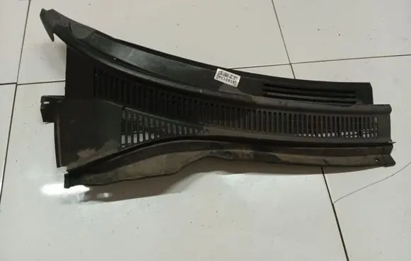 Suzuki Swift I Wiper trim