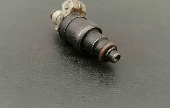 Audi A4 S4 B5 8D Fuel injector 078133551D