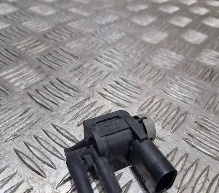 Volkswagen Golf IV Turbo solenoid valve 1j0906283c