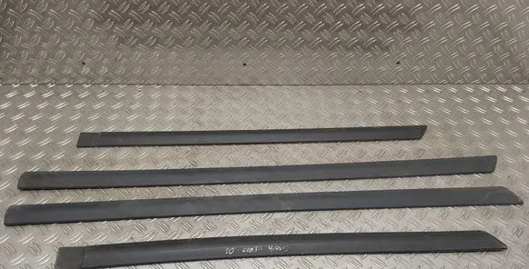 Toyota Corolla Verso AR10 Front door trim (molding) PZ415E8522