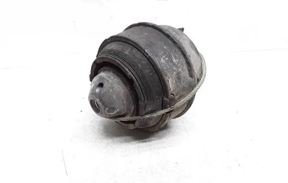 Volvo XC90 Engine mount bracket 30680751