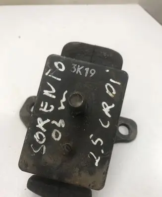 KIA Carens II Engine mount bracket 0K2KB39060
