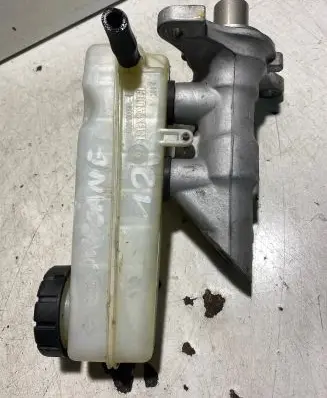 Renault Megane III Brake fluid reservoir 