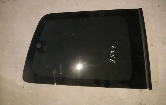 Mitsubishi Pajero Rear side window