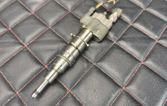 BMW 3 E90 E91 Fuel injector 7589048 10181010 758904808