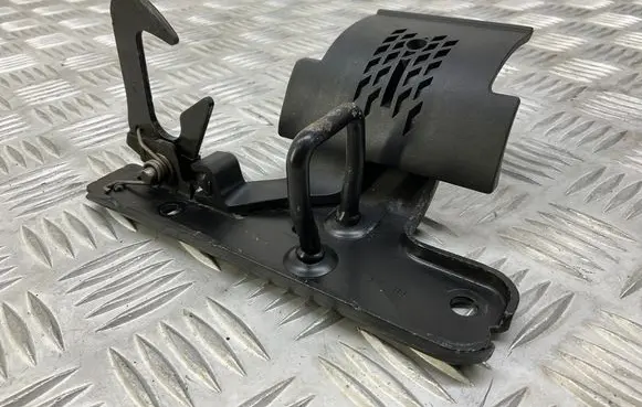 Audi TT TTS Mk2 Engine bonnet/hood lock/latch loop/hook 8J0823480C