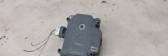 Toyota RAV 4 (XA20) Air flap motor/actuator AE0637008330