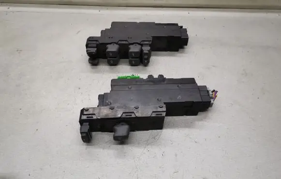 Volvo V70 Electric window control switch 7923