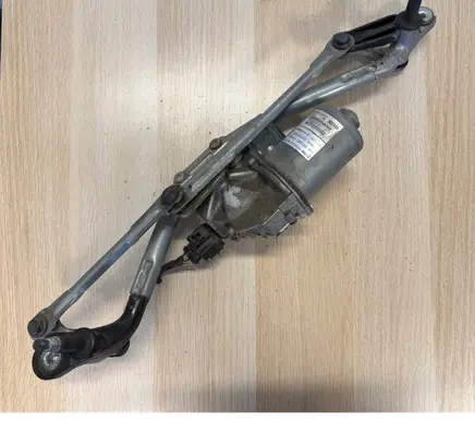 Audi A1 Front wiper linkage and motor 8X1955119