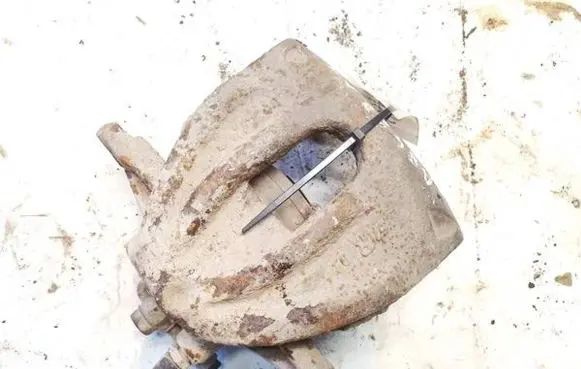 Toyota Corolla Verso AR10 Front brake caliper