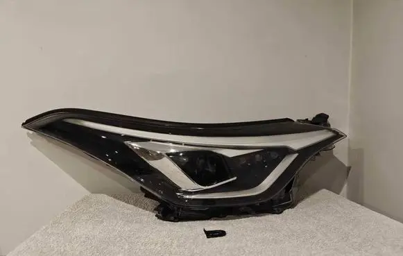 Toyota C-HR I Headlight/headlamp 81110F4280 196576589