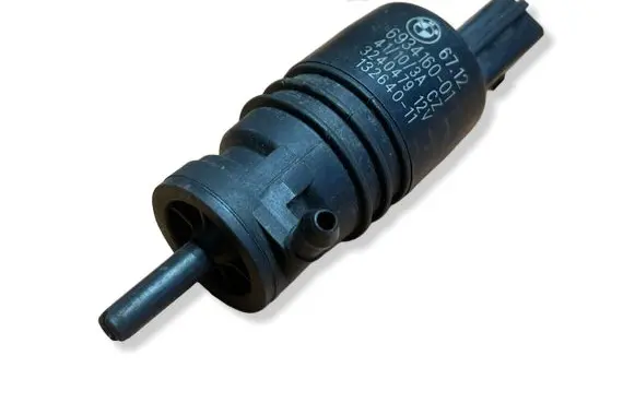 BMW 5 E60 E61 Windscreen/windshield washer pump 6934160