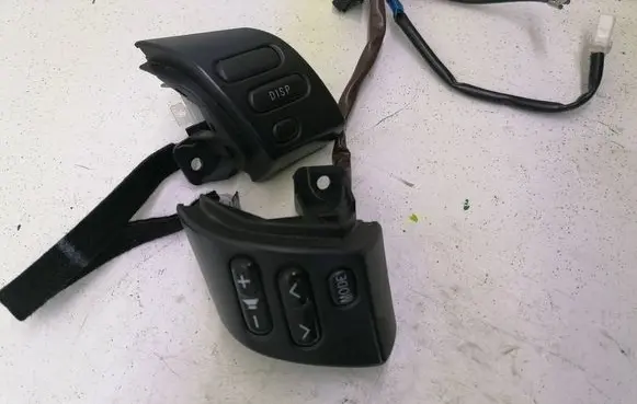Toyota Corolla Verso AR10 Steering wheel buttons/switches PBTG30
