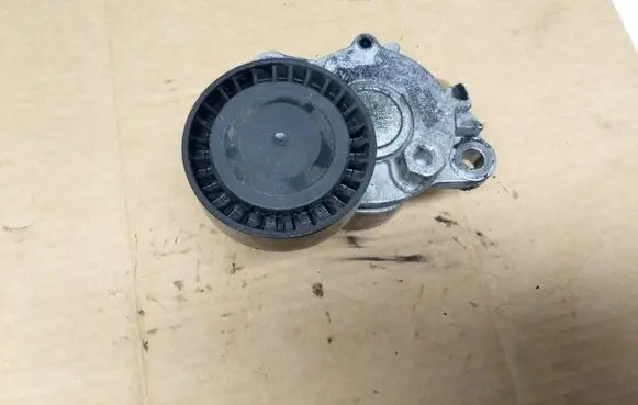 KIA Ceed Generator/alternator belt tensioner