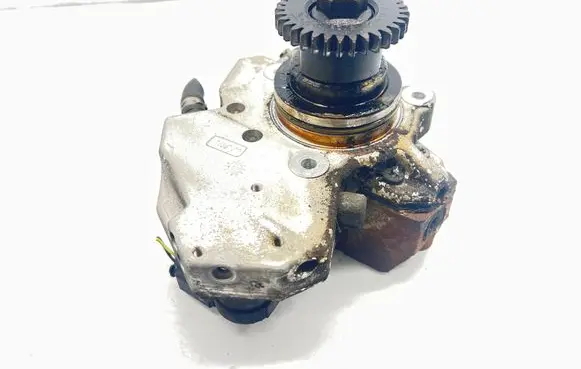 Mercedes-Benz CLS C219 Fuel injection high pressure pump A6420700201