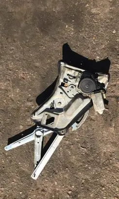 BMW 7 E32 Front door window regulator with motor 1938367