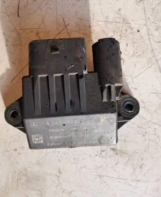 Mercedes-Benz CLS C219 Glow plug pre-heat relay A6429007801