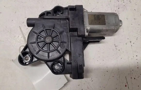 Volvo V70 Front door window regulator motor 970713102